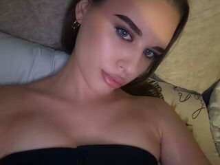 fingering cam whore RhiannonJumper