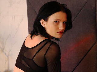 naughty camgirl fingering shaved pussy RowenBenson