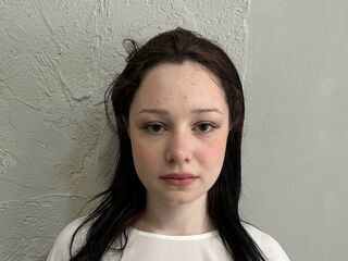 cam girl playing with vibrator SallyMilton