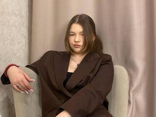 girl fingering shaved pussy SammyVidals