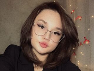 camgirl playing with vibrator ShielaQuam