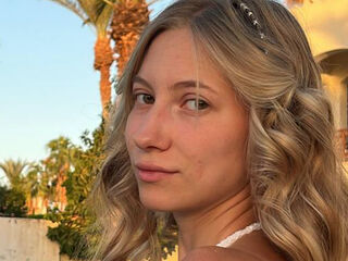 naughty cam girl masturbating with dildo TainaTatge