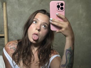 nude webcam girl TomikaLuczki