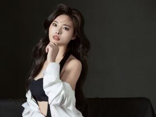 masturbating webcamgirl YunLulu